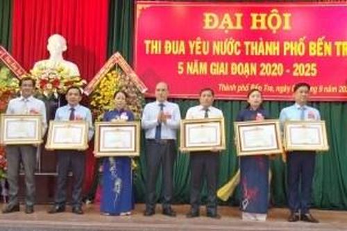 Bến Tre: Tổng kết phong trào thi đua yêu nước và công tác khen thưởng