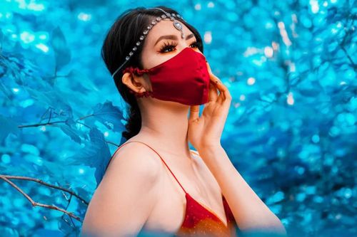 Vì sao đeo khẩu trang lụa tốt cho da?