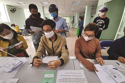 Chế độ với người lao động phải nghỉ việc để cách ly