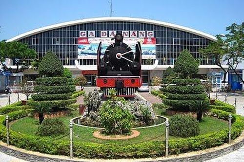 Tàu đón, trả khách trở lại tại ga Đà Nẵng