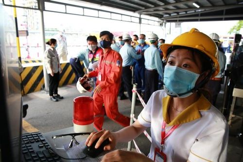 Bên chúng tôi có những 'thiên thần' áo trắng