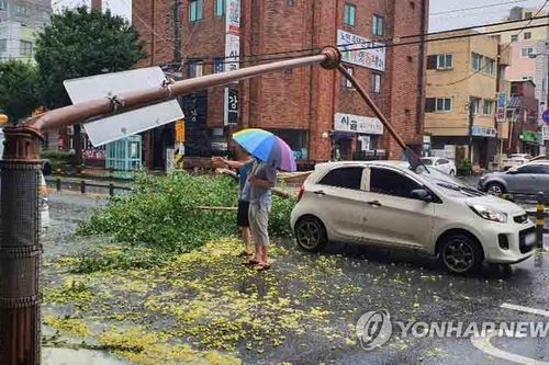 Hình ảnh sức mạnh bão Haishen càn quét Hàn Quốc sau khi rời Nhật Bản