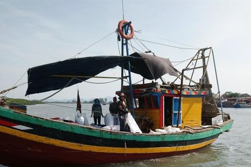 Phát hiện, xử lý phương tiện đổ chất thải trái phép