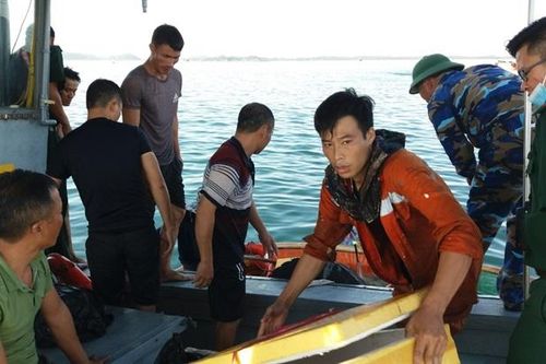 Cháy tàu vận tải dầu tại cảng Dung Quất
