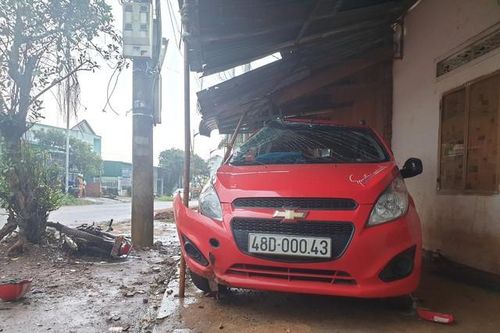 Cảnh cáo cán bộ công an lái xe tông chết người