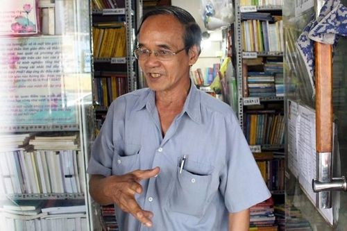 Ông lão mở tiệm sách '3 không' bên con đường đắt đỏ bậc nhất Sài Gòn