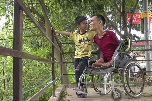 Chàng trai 8x liệt tứ chi 'không gì là không thể'