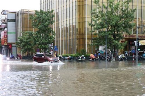 Bắc Bộ mưa lớn kèm nguy cơ lũ quét, Hà Nội cảnh báo ngập úng