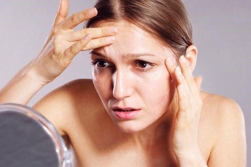 Thói quen 'hút cạn' collagen trong cơ thể khiến chị em già đi mỗi ngày