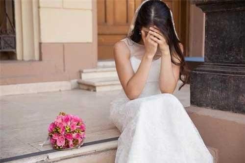 Vào ngày cưới, tôi bật khóc, tháo khăn voan đòi hủy hôn khi nhìn thấy cổng hoa đón dâu nhà anh