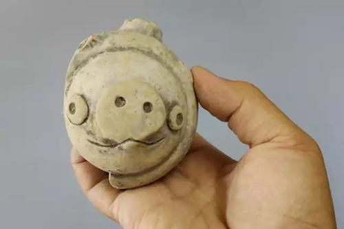Bí ẩn món đồ chơi cổ đại 3.000 năm tuổi giống hệt chú lợn trong Angry Birds