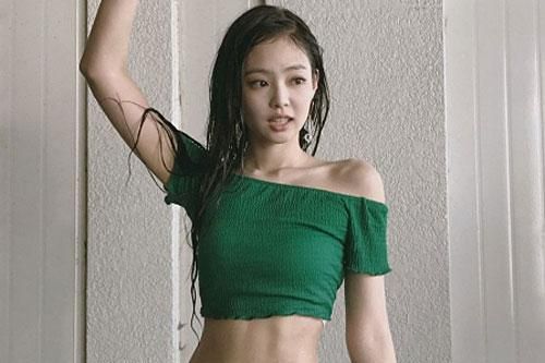 Jennie nhóm Black Pink có vòng eo 50 cm