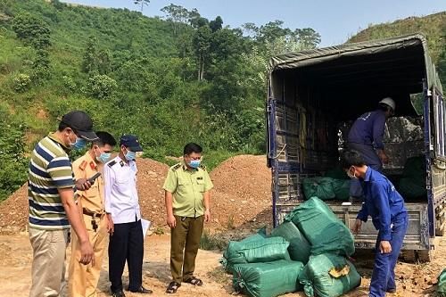 Lào Cai: Phát hiện, xử lý 720 kg nầm lợn và trứng gà non không giấy tờ hợp pháp