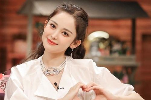 Bí quyết dưỡng da trắng hồng của 'mỹ nhân Tân Cương' Cổ Lực Na Trát