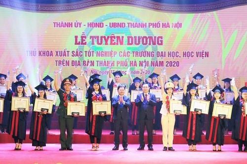 Hà Nội: Tuyên dương các thủ khoa tốt nghiệp đại học 2020 trên địa bàn