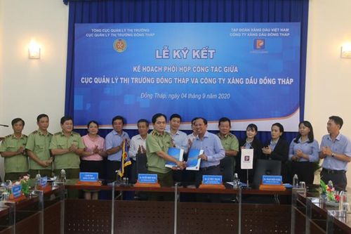 Cục Quản lý thị trường và Công ty Xăng dầu Đồng Tháp ký kết kế hoạch công tác