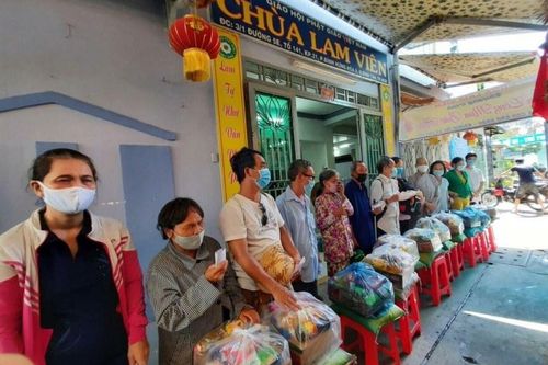Các cơ sở tự viện, cá nhân tiếp tục tặng quà Vu lan