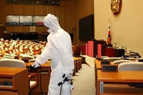 Phát hiện phóng viên mắc COVID-19, Hàn Quốc đóng cửa Quốc hội