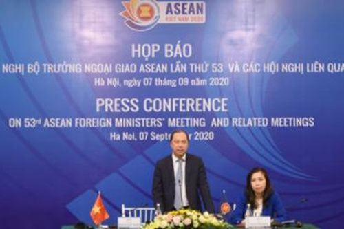 Bộ trưởng Ngoại giao ASEAN bàn cách phục hồi hậu COVID-19