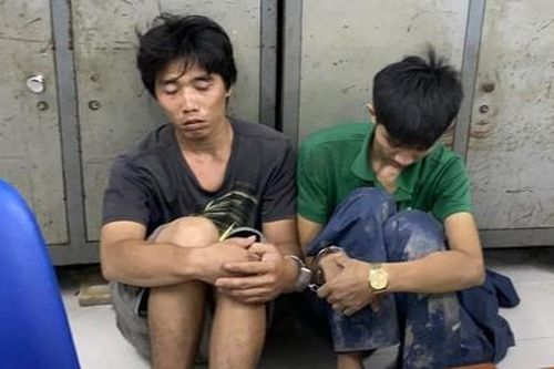 TPHCM: Hình sự đặc nhiệm truy đuổi, bắt nóng 2 tên cướp giật