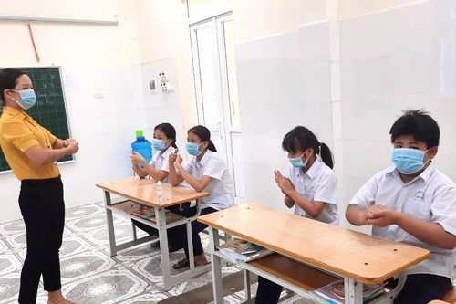 Hỗ trợ học sinh có hoàn cảnh đặc biệt tại Hà Nội: Nâng bước cho em đến trường