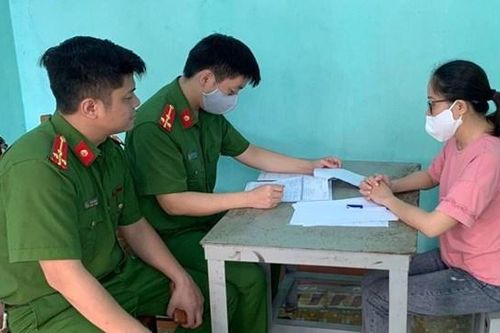 'Làm xiếc' cả với người mù