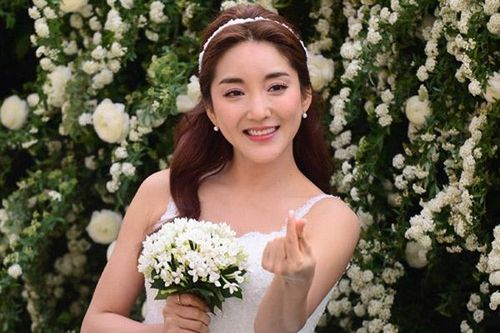 Ca sĩ Bada sinh con gái đầu lòng