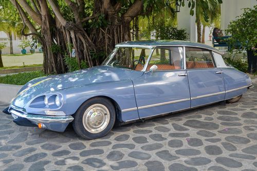Chi tiết xe cổ 50 tuổi Citroen DS 21 tại Đà Nẵng
