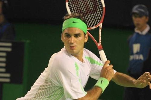 Federer từng không bị loại dù đánh bóng trúng người ball boy