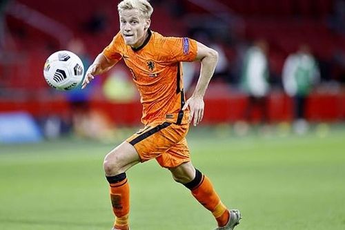 Van de Beek bị Jorginho 'bỏ túi' vẫn được CĐV Ajax tiễn biệt đầy cảm xúc