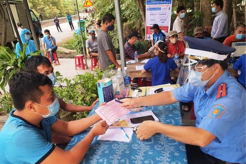 Thừa Thiên-Huế yêu cầu người đến từ vùng dịch xét nghiệm SARS-CoV-2