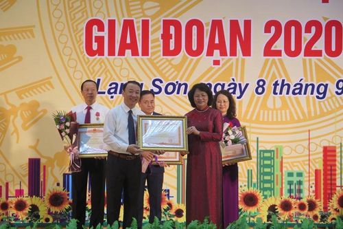 Phó Chủ tịch nước dự Đại hội thi đua yêu nước tỉnh Lạng Sơn