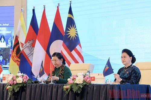 Xây dựng một Cộng đồng ASEAN vững mạnh, đoàn kết và tự cường