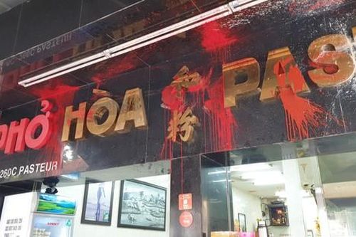 Truy tố nhóm 'khủng bố' quán Phở Hòa để đòi nợ