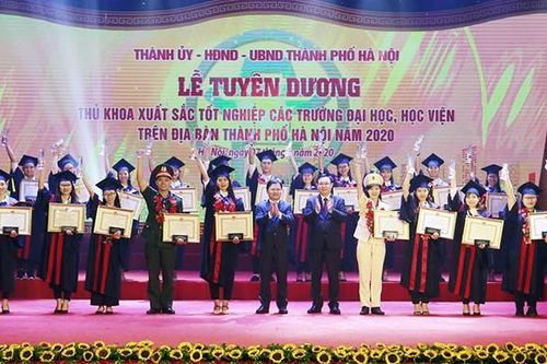 Hà Nội tuyên dương 88 thủ khoa xuất sắc năm 2020