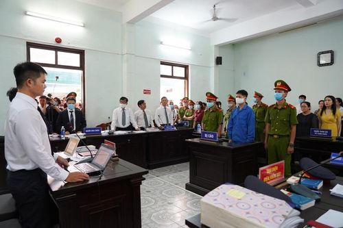 Xét xử vụ bác sĩ hiếp dâm nữ điều dưỡng tại Huế: Bị cáo khai bị bức cung