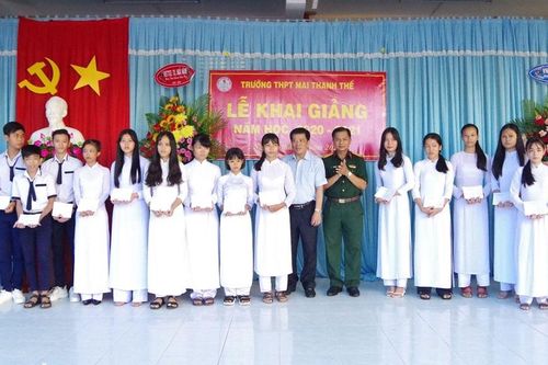 Bộ Chỉ huy quân sự tỉnh Sóc Trăng chung tay tiếp sức HS nghèo