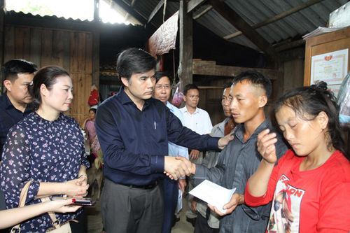Bộ GD&ĐT thăm hỏi nạn nhân trong vụ tai nạn nghiêm trọng tại Lào Cai