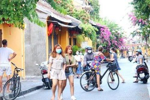 Du khách quay lại Hội An sau thời gian dài cách ly xã hội