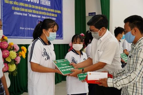 Hành trình tiếp sức học sinh đến trường của EVNHCMC