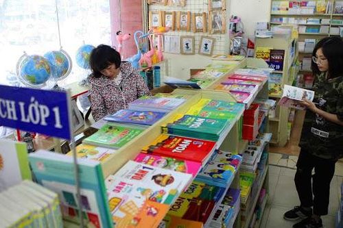 Năm học mới 2020-2021: Phụ huynh 'choáng váng', 'hụt hơi'