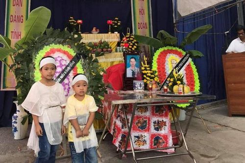 Mẹ chết, bố vào tù 3 đứa con thơ bơ vơ