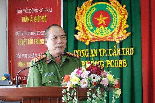 Công an Cần Thơ khai giảng Lớp đào tạo, cấp Chứng chỉ lái xuồng máy