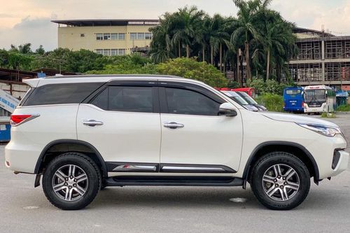 Toyota Fortuner giảm giá 'sập sàn' tại Việt Nam