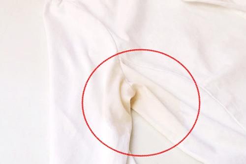 Mẹo tẩy vết mực trên quần áo khiến ai cũng phải trầm trồ