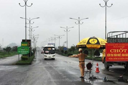 Quảng Ninh dừng hoạt động các chốt kiểm soát dịch COVID-19, cho phép nhiều dịch vụ được mở cửa trở lại