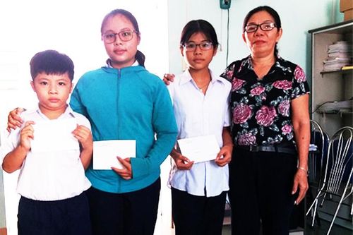 Hội Phụ nữ xã Diên An: Trao 30 suất quà cho phụ nữ nghèo