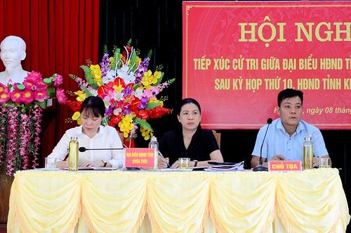 Đồng chí Phó Chủ tịch UBND tỉnh Lê Thị Kim Dung tiếp xúc cử tri xã Kim Phú