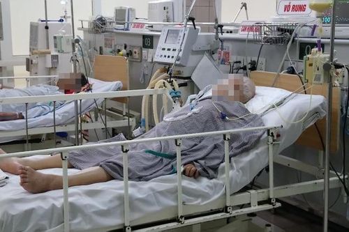 Thêm 35 người ăn pate Minh Chay đến khám tại Bệnh viện Bạch Mai