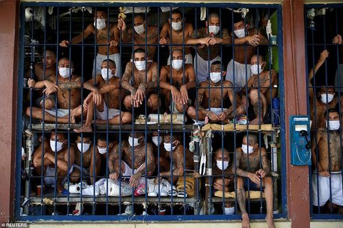 Tội phạm băng đảng bị 'nhồi' chật kín nhà tù ở El Salvador